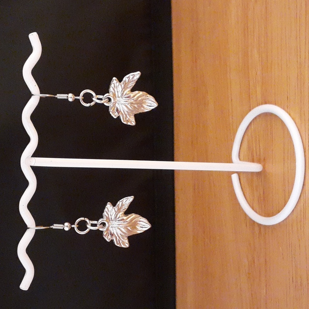 NWOT Silver Leaf Pierced Earrings GG130